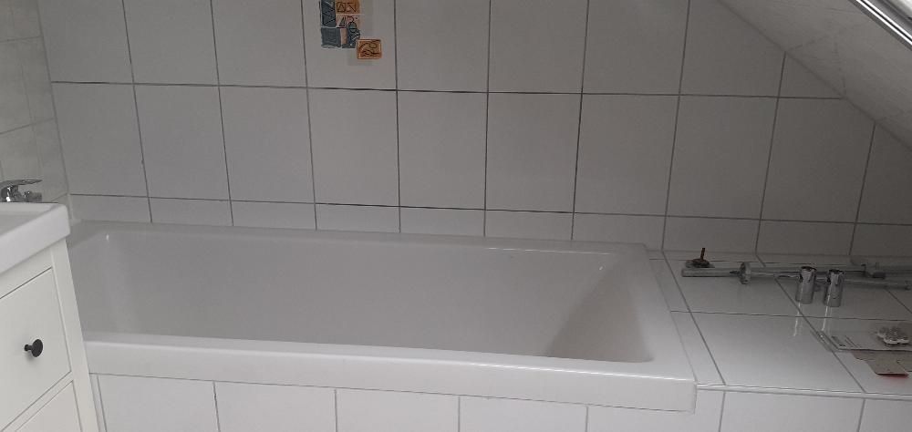 Schicke, gemütliche Dachgeschosswohnung in ruhiger Lage – Bad 2