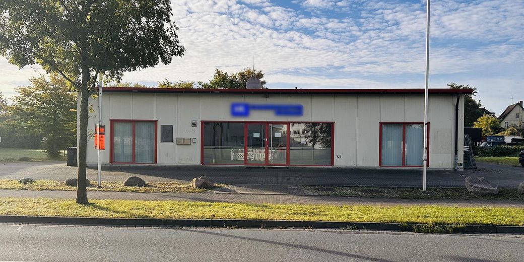Gewerbeobjekt/Halle mit Büro und Stellplätzen zentral gelegen in Wismar-Westhafen – Frontansicht