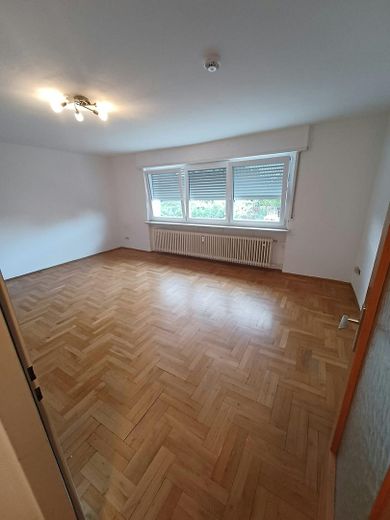 Se alquila piso de 3 habitaciones con trastero en el sótano en Waldsee – Wohn-/ Esszimmer