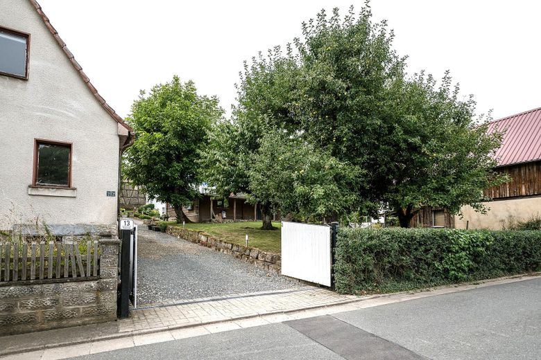 Einfahrt aus Sicht Straße