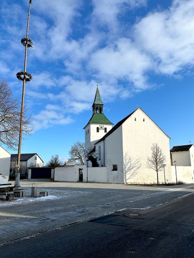 Freiplatz vor dem Gebäude