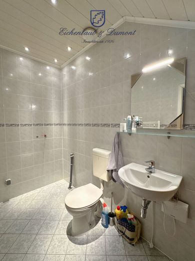 "Haus im Haus" 5-ZKB Wohnung + Stellplatz in Top-Lage nahe der Uni – WC EG
