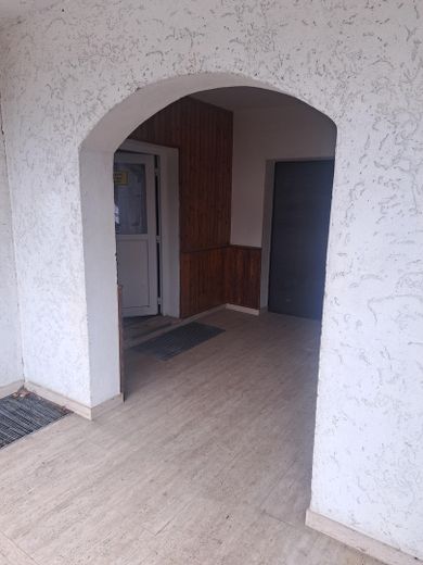 Großzügiges Wohnhaus mit viel Potenzial und in bester Lage – Überdachter Hauseingang