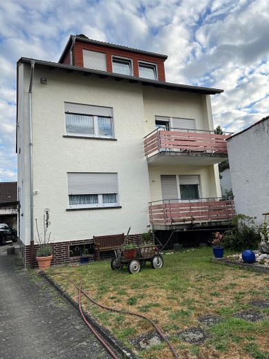 Casa plurifamiliare - vicino a Francoforte sul Meno - da ristrutturare – Hausfront