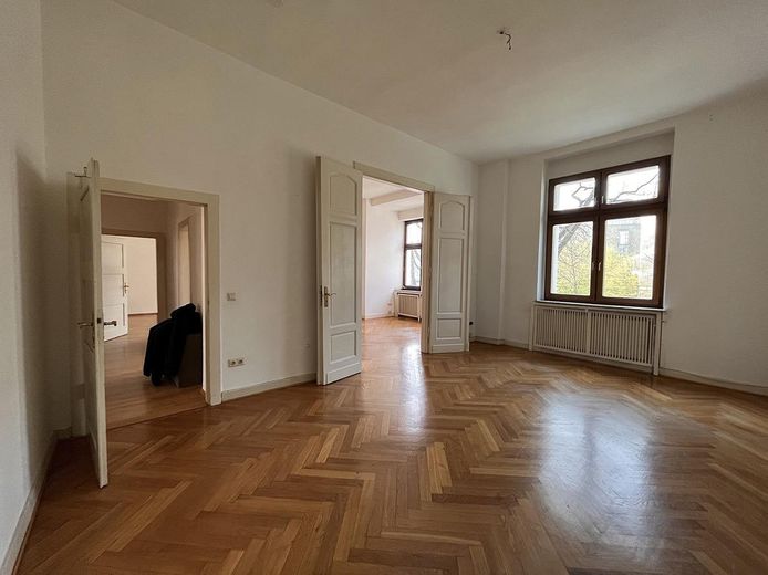 Altbau mit viel Platz in Düsseltal – Wohnzimmer