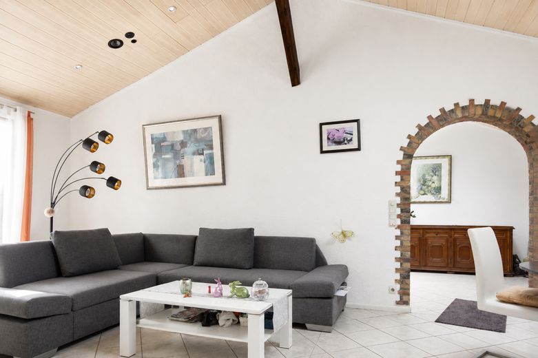 Todo en una sola planta: bungalow con potencial en Kerpen-Horrem – Foto 3