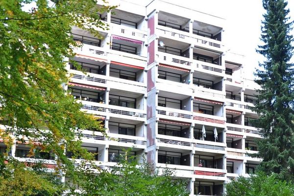 Appartement-terrasse en copropriété partiellement rénové près de Neuwied-sur-le-Rhin, dans un bel emplacement calme en lisière de forêt