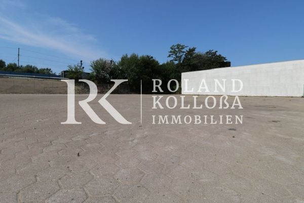 Approx. 900 m² of open space with small office near the A7-HH-Heimfeld