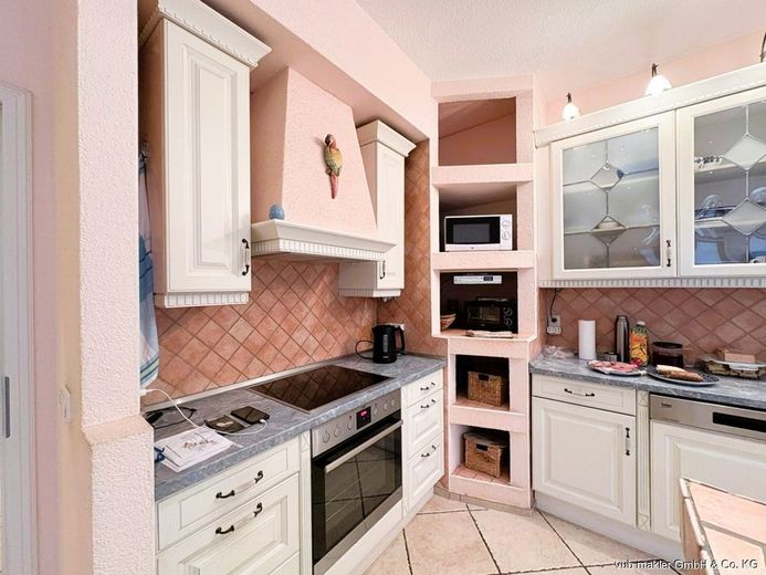 REDUZIERT!! Wohnhaus mit Geschichte: Großzügige Räume, Terrasse und Schwedenofen in Marktschorgast – VUB0002374-2