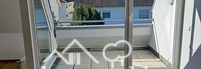 Licht 2-kamerappartement op de bovenste verdieping met loggia & ondergrondse parkeergarage