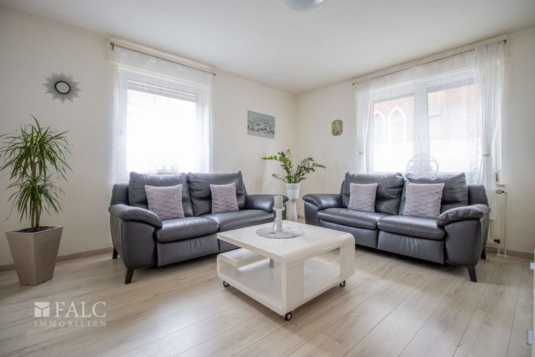 Auf der Mittelstraße mitten im Leben - Ihre Anlage in Eschweiler-Zentrum! – Gepflegtes Wohnzimmer