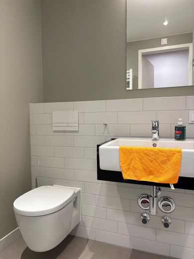 Waschbecken & Toilette 