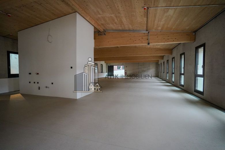 ATIK: Neubau mit Holzmassivdachstuhl im historischen Bahn-Betriebswerk Heidelberg – Innenbereich