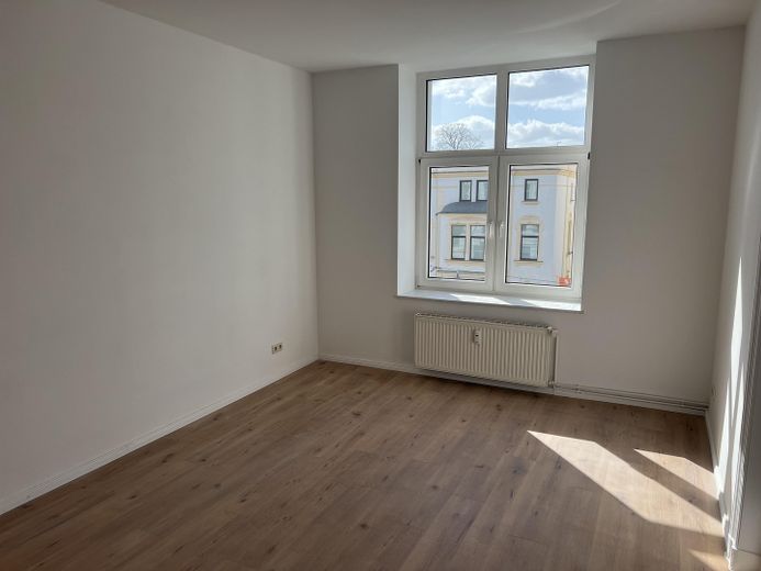 3-Zimmer-Whg, frisch modernisiert, Dusch-Wannenbad, Gäste WC, große Küche – Zimmer 2 2