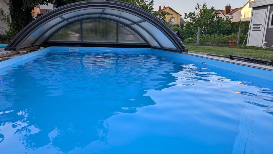 Modernisiertes Familienhaus mit Pool, Sauna, Flächenkühlung/Heizung, Smart Home & PV-Anlage – फोटो 1