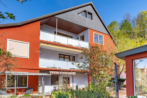 MEHRGENERATIONEN-WOHNEN SANIERT IN BREISACH: 4 EINHEITEN MIT NEUEM NEBENGEBÄUDE & PANORAMABLICK