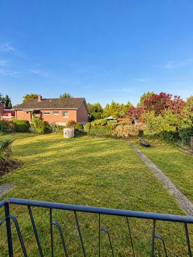 Bungalow indipendente su 669 m² · posizione ai margini del ruscello e dei campi · potenziale eccezionale! – Gartenausblick IST 