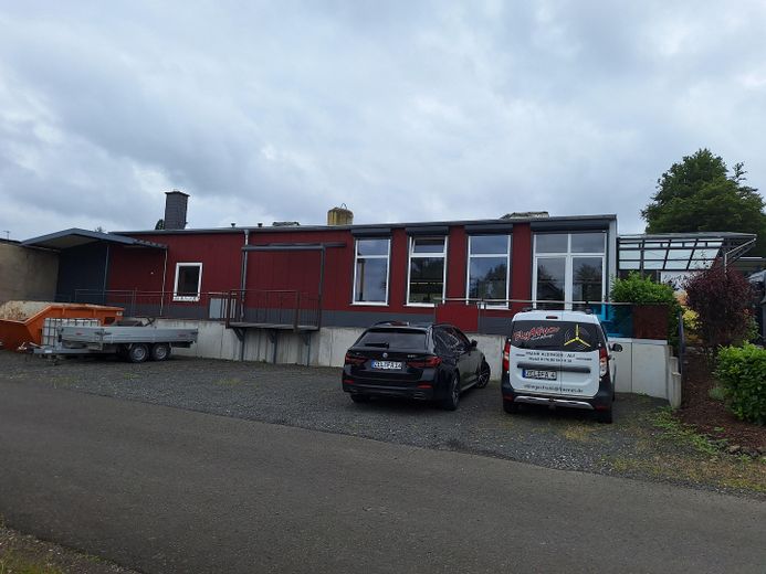 Gewerbe Halle für Handwerk, Praxis oder Verkauf in Zell - Barl – Straßenansicht