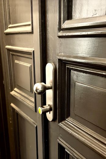 AMPIO APPARTAMENTO IN EDIFICIO D’EPOCA CON TERRAZZA PRIVATA E ACCESSO AL GIARDINO – Details