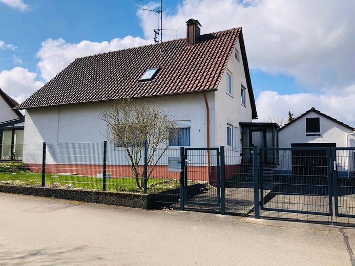 Freistehendes Einfamilienhaus in Neenstetten – Foto 1