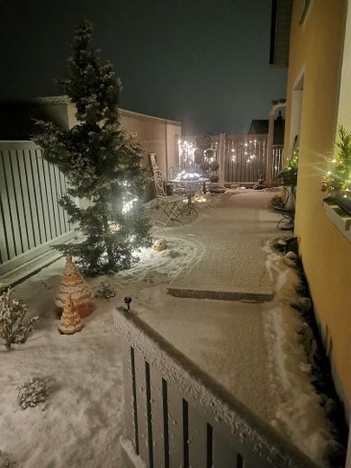 Orman kıyısında sakin bir konumda sıra dışı bir ev. Havuzlu, jakuzili ve uzak manzaralı eşsiz bir mülk. – Winteratmosphäre