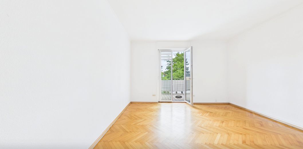 Fantástico apartamento de 3,5 habitaciones con balcón en Stuttgart-West, en una ubicación a media altura – Zimmer 1