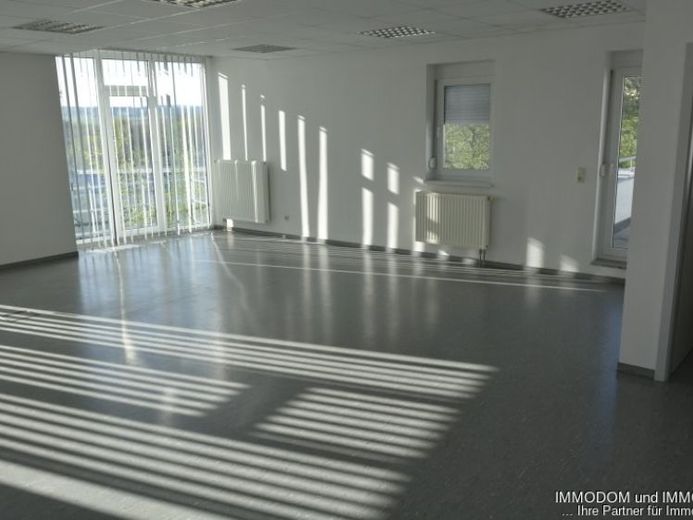 Moderner Schulungsraum mit Dachterrasse und herrlichem Ausblick zu vermieten! – Foto 1