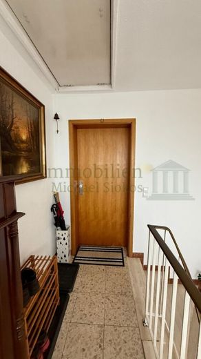 *** Kapitalanlage: Dreifamilienhaus mit stabilen Mieteinnahmen in Lampertheim *** – OG Hausflur Ansicht 2