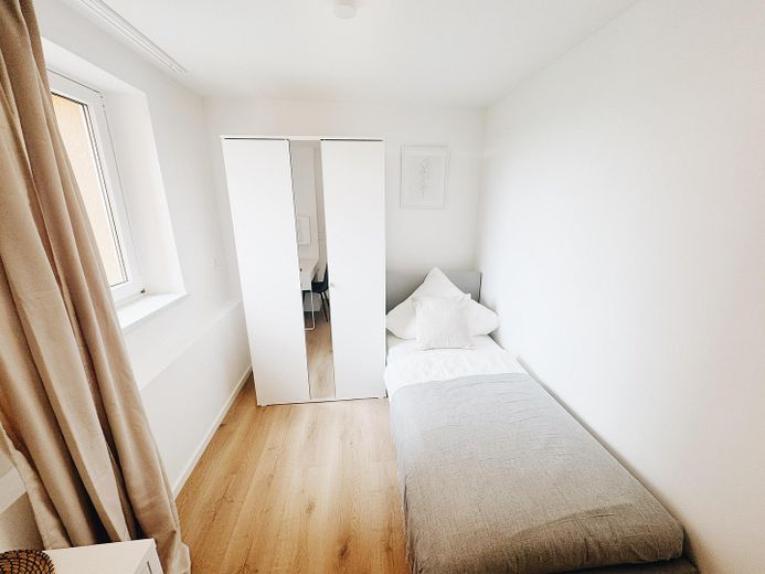 Renovated shared apartment with balcony (fully furnished) – Zimmer1