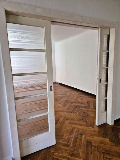 Großes Grundstück im Grünen mit Haus, Garage, Carport, Stellplätze – Schiebetür
