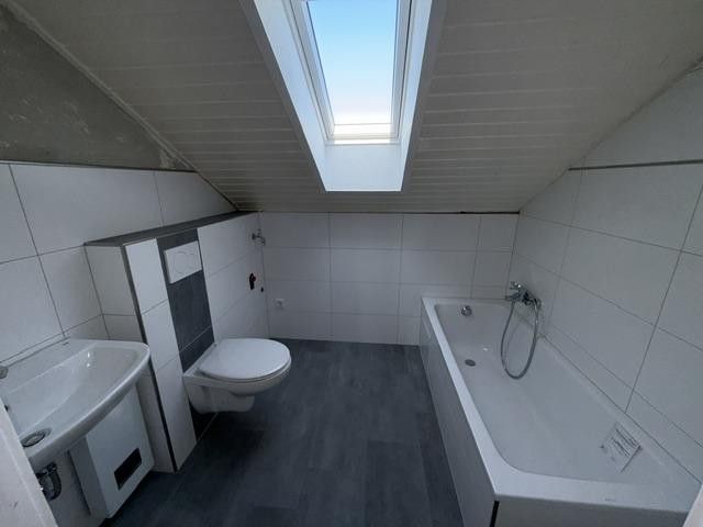 schöne 3-Zimmer-Dachgeschoss-Wohnung in Kevelaer zu vermieten – Bad