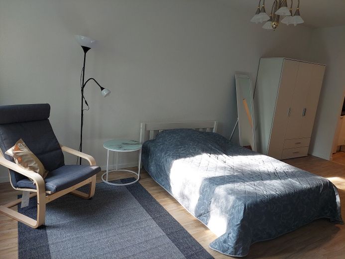 Sonnige und komplett möblierte 1-Zimmerwohnung in Berlin-Steglitz – Foto 2