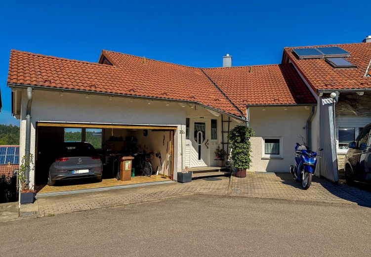 EFH mit Einlieger, Doppelgarage, Werkstatt, unverbaubarer Aussicht, Toplage u. Provisionsfrei – Außen Vorne