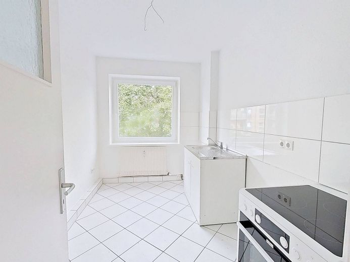 Einziehen und für den Herbst einkuscheln - mit einem KALTMIETERLASS: 3-Zimmer-Wohnung mit BALKON in fußläufiger Nähe zum Kanal – Ansicht I: Küche