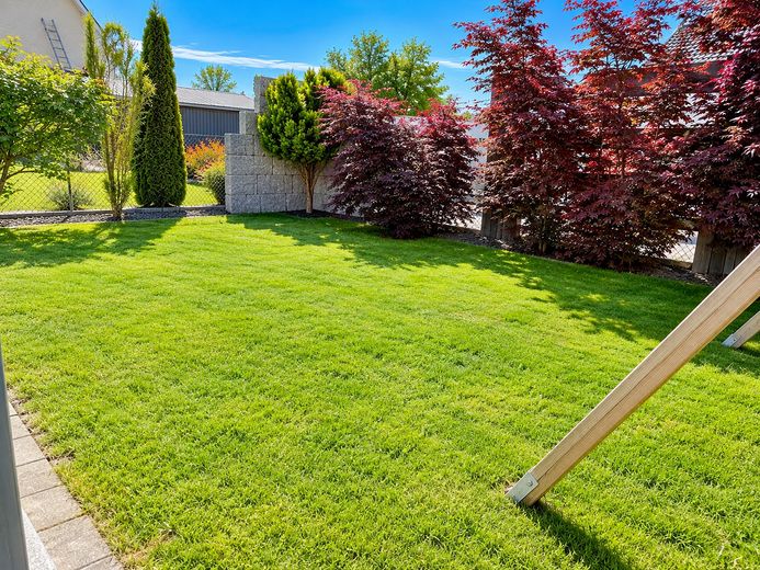 Moderne Doppelhaushälfte in Postau – 137 m² mit Garten, Terrasse & Garage – Foto 5