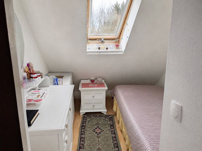MAISONETTEWOHNUNG MIT GROSSEM BALKON – Kinderzimmer