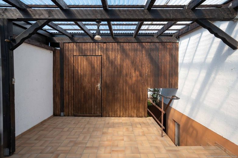 Viel Raum für Familie &amp; Ideen - Charmantes Haus mit Garten in Bonn-Niederholtorf – Überdachter Freisitz