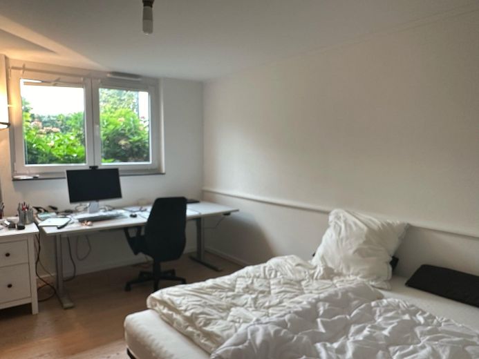 Exklusives Gartenhofhaus mit Garten, 2 Tiefgaragenstellplätzen und moderner Energietechnik – Gästezimmer Untergeschoss