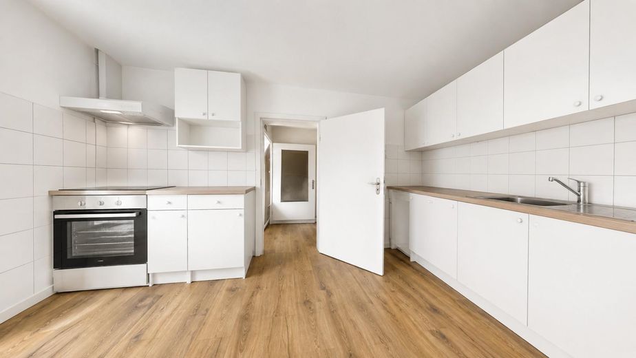 Renovierte 3 1/2-Zimmer-Erdgeschosswohnung mit Einbauküche, Bad und Gäste-WC in Nordstemmen – Küche