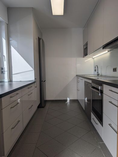 Modernisiertes Reihenhaus in Hiesfeld – nahe Rotbachsee, Garten, Garage & neues Dach aus 2023 – Küche - Ansicht 1