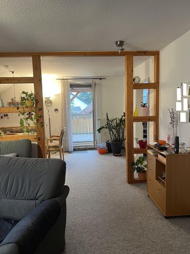 Helle 2-Zimmer Dachgeschosswohnung in Großenseebach mit großem Balkon - BITTE KEINE MAKLERANFRAGEN – Wohnzimmer