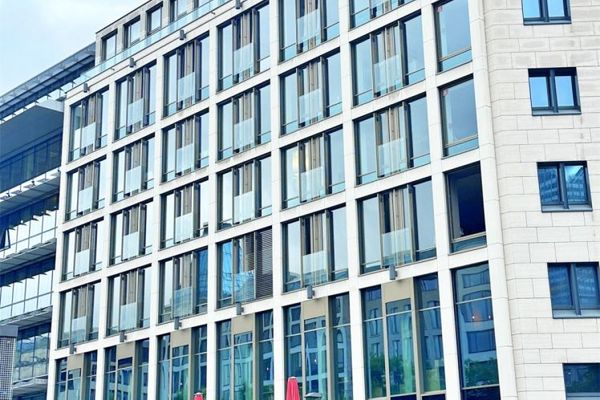KLE!N - Provisionsfrei - Helle und moderne Bürofläche