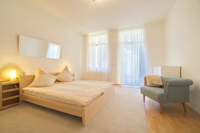 Rüttenscheid’de iç avluya açılan üstü kapalı verandası bulunan aydınlık, çok çekici ve geniş daire – 2b0916d9e5fdd6c700f7504ed2c3ea6b9f6e941e.jpg