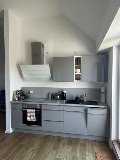 Luminoso y modernizado piso de 2 habitaciones en la última planta con terraza en la azotea en Hannover – List – Foto 6