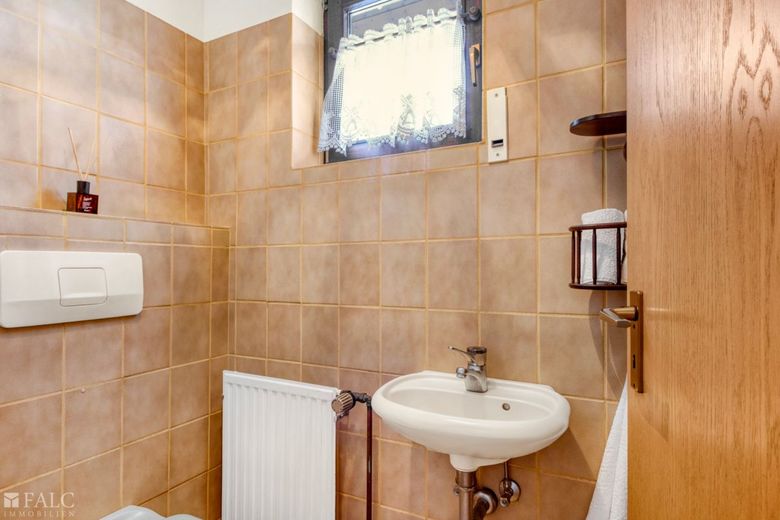 Freistehendes Einfamilienhaus mit Einliegerwohnung: Bietet Raum für vielfältige Lebenskonzepte – Gäste-WC