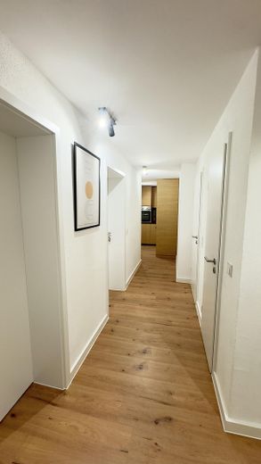 Vollvermietete 4-Zimmer-WG-Wohnung in Hadern, saniert und möbliert – Flur