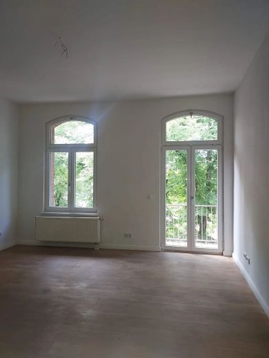 Helle Singlewohnung mit Balkon nahe Osloer Straße – Wohnbereich Ansicht nah