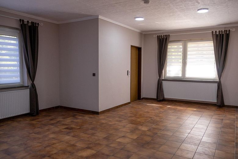 Resthof / Landhaus + 600 m² Hallenfläche – Wohnen & Arbeiten in Westerstede – Büro1