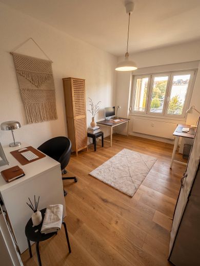 Abitare con stile nella zona est di Stoccarda: appartamento ristrutturato di 3 locali con grande balcone e cucina componibile – Foto 1