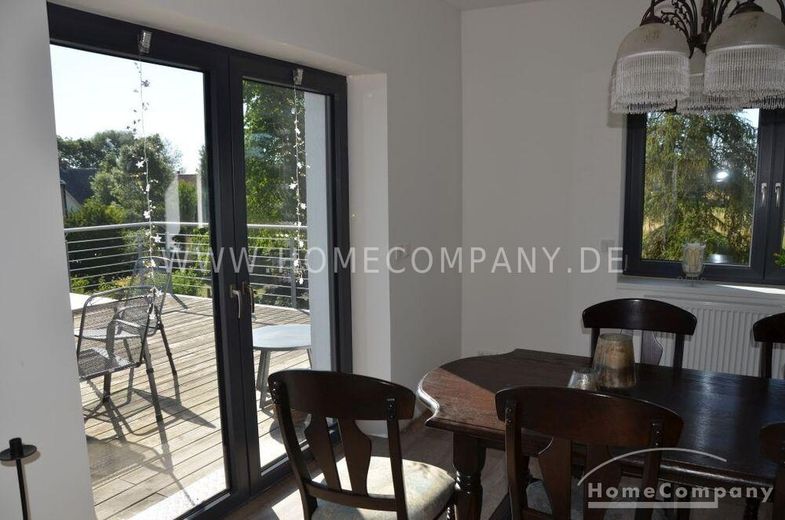 Großzügige 2 (3) Zi.-Wohnung in einem 2 Familienhaus, 1. OG, mit Balkon und 2 PKW-Stellplätzen. – 11384029c5b61c603d7d0dd23669fd9bfd355a78.jpg